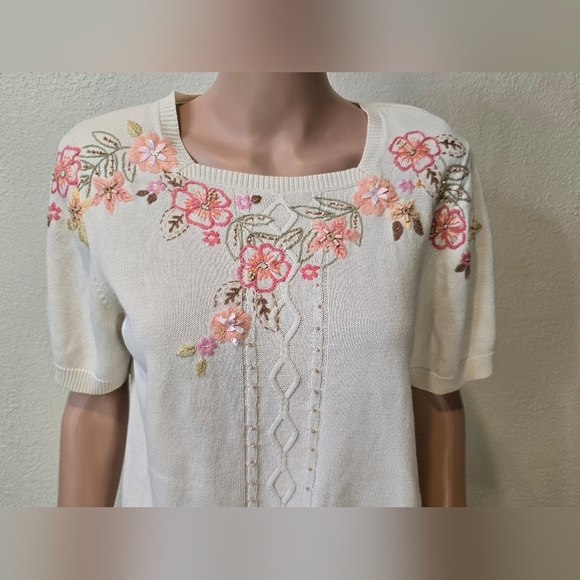 Alfred Dunner Sweater Women SmallTan Embroidered Flowers Short Sleeve Round Neck - Picture 2 of 7